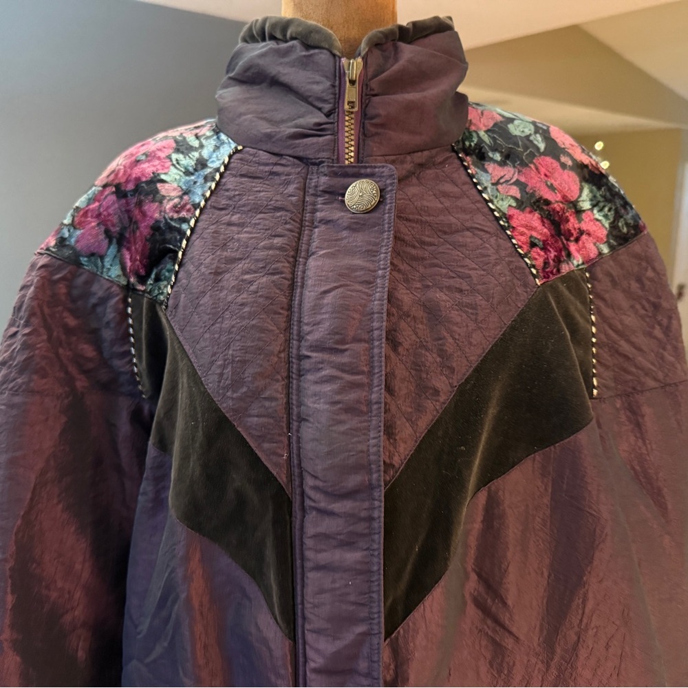 VTG Elegant Women's Purple Floral Puffer Jacket Black & Floral velvet  trim
